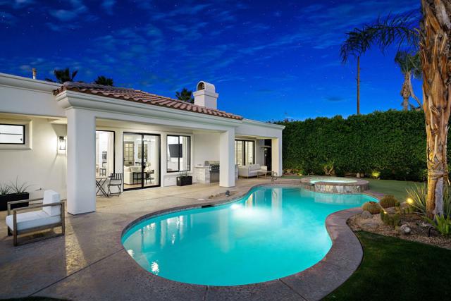 33 Calle La Reina, Rancho Mirage CA: https://media.crmls.org/mediaz/7074d742-6578-4eda-9cc6-6fafb4b4926d.jpg