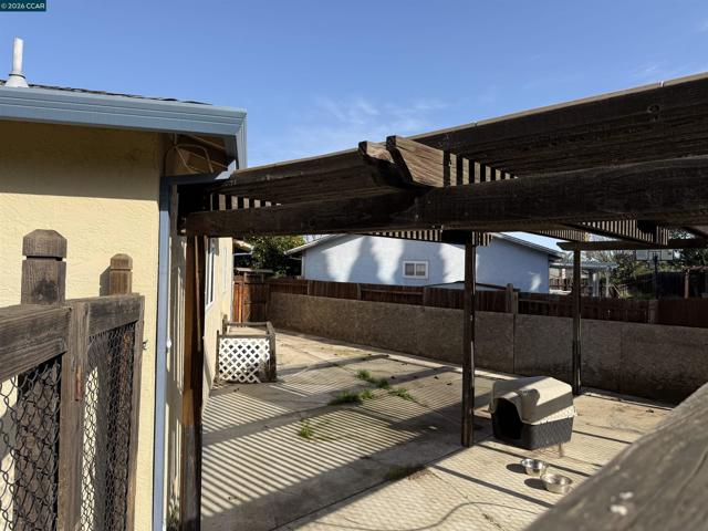 2132 Misty Ct, Pittsburg CA: https://media.crmls.org/mediaz/7074f78c-08cc-4136-8a3c-21169cb24f5c.jpg