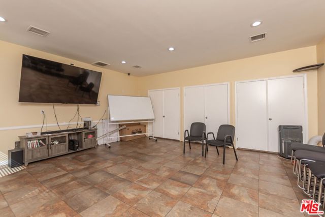 6956 Bertrand Avenue, Reseda CA: https://media.crmls.org/mediaz/70750597-5662-45d8-8df1-afc902803a3a.jpg