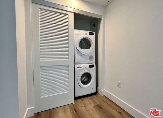 5801 Camerford Avenue, Los Angeles CA: https://media.crmls.org/mediaz/70758b9f-e156-4438-b5a9-06d5318eca50.jpg