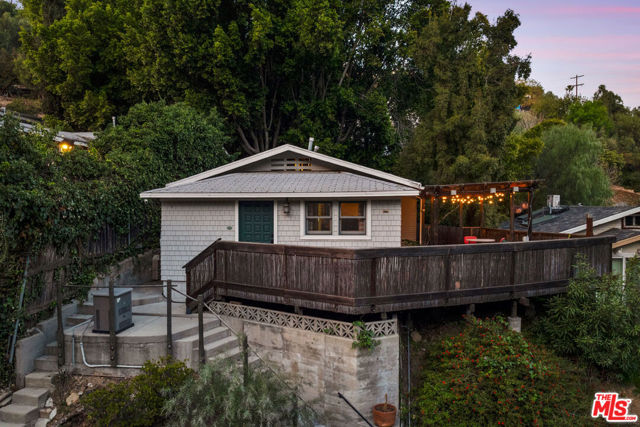 632 Museum Drive, Los Angeles CA: https://media.crmls.org/mediaz/7075b01e-4658-464f-8cf1-6a4f1c393e62.jpg