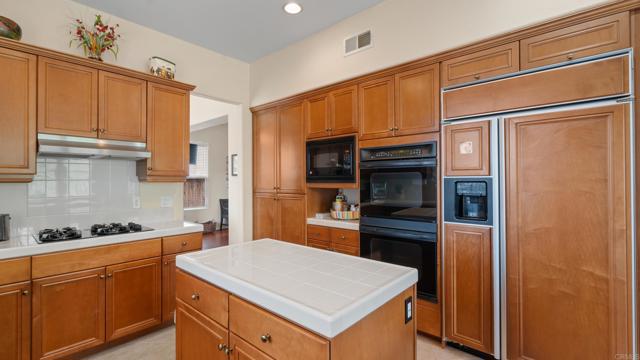 2225 David Place, Carlsbad CA: https://media.crmls.org/mediaz/7075e449-d171-4a25-9481-f9638d46ac89.jpg