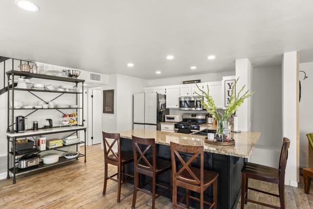 Detail Gallery Image 14 of 46 For 2225 Baxter Canyon Dr, Vista,  CA 92081 - 3 Beds | 2/1 Baths