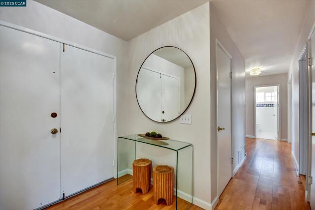 423 Casa Del Mar Dr, Half Moon Bay CA: https://media.crmls.org/mediaz/70768cf2-37b6-4145-8da7-ebbfd25d854a.jpg