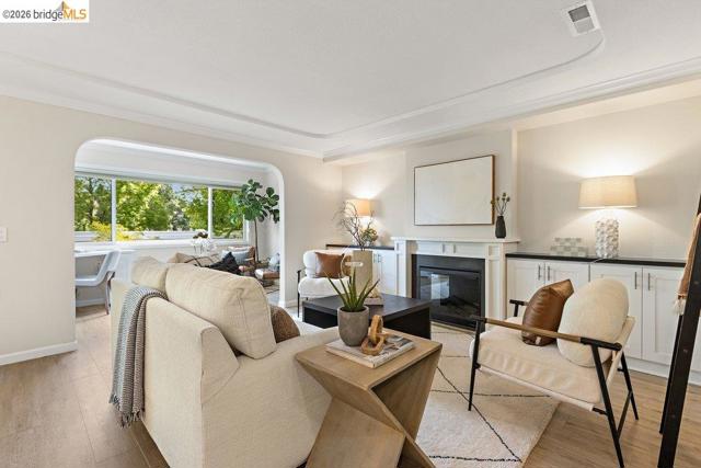 1156 Running Springs Rd., Walnut Creek CA: https://media.crmls.org/mediaz/7076ad91-b321-48d2-94dd-a87af2f78bb4.jpg