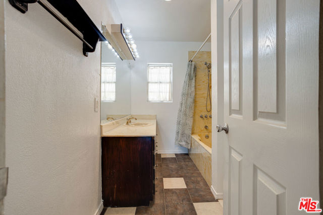 8300 Zelzah Avenue, Northridge CA: https://media.crmls.org/mediaz/7076d930-7dbc-4eae-aa9a-50c447a48897.jpg