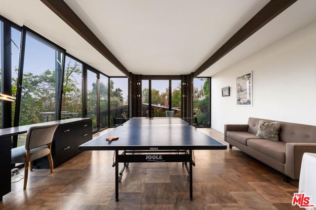2718 Claray Drive, Los Angeles CA: https://media.crmls.org/mediaz/7076e86a-c7d1-4783-992f-92f44d1cf8bb.jpg