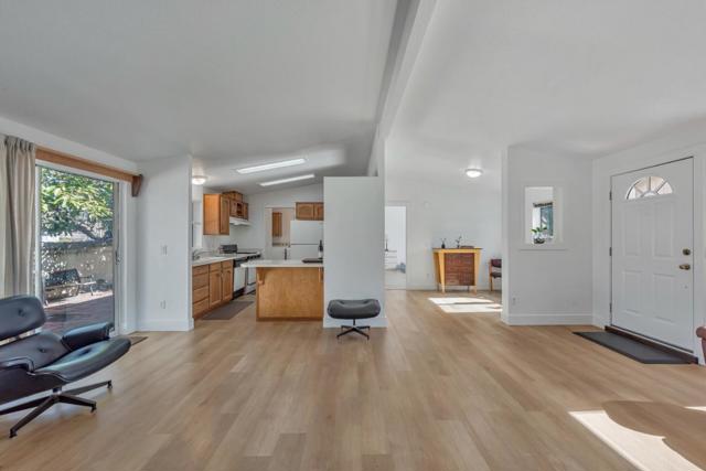 27950 Lancelot Court, Hayward CA: https://media.crmls.org/mediaz/7077a783-511c-4222-a0e9-cc7a8eb57900.jpg