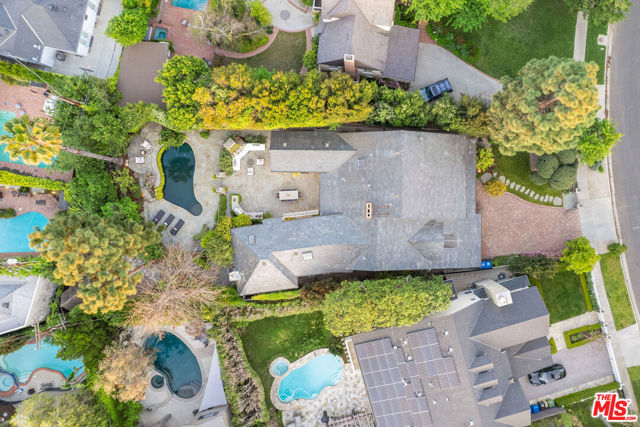 10155 Valley Spring Lane, Toluca Lake CA: https://media.crmls.org/mediaz/7077f68a-bc39-4352-8ab2-38536efa4631.jpg