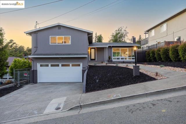 4847 Dunkirk Ave, Oakland CA: https://media.crmls.org/mediaz/7078cff5-f73a-424a-b1e6-685064b83d67.jpg