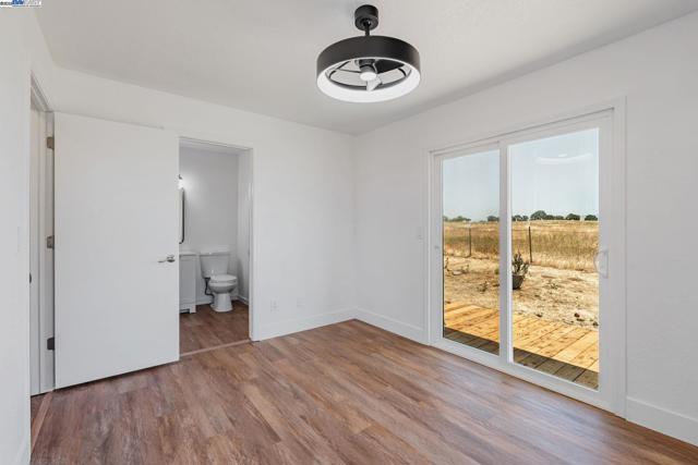 29950 E Highway 26, Linden CA: https://media.crmls.org/mediaz/70793986-6f8a-4bbe-b673-3c81721ca598.jpg