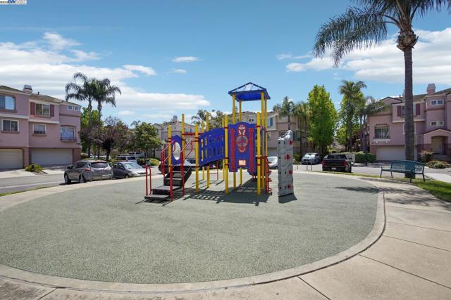 385 Montecito Way, Milpitas CA: https://media.crmls.org/mediaz/7079d37a-5786-41c4-8963-ea0a760651ad.jpg