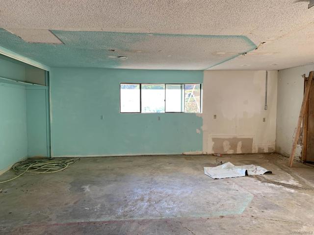 9109 Huntley Road, Fallbrook CA: https://media.crmls.org/mediaz/707b2a5b-cc3c-4224-8efb-4736152e429f.jpg