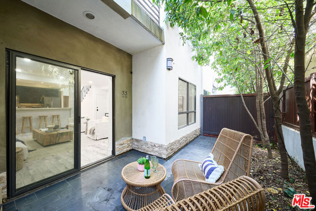 2121 Virginia Avenue, Santa Monica CA: https://media.crmls.org/mediaz/707b2e9c-1345-447c-821e-98da37a4d9b3.jpg
