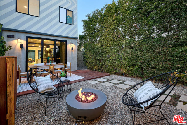 746 Brooks Avenue, Venice CA: https://media.crmls.org/mediaz/707bcfe0-d440-46a3-ae8f-407185404da9.jpg