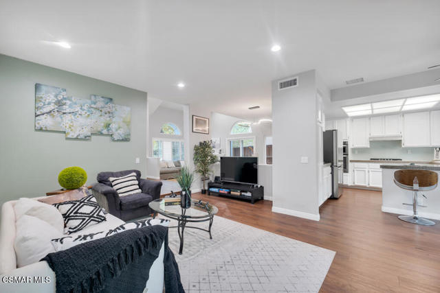 5092 Benedict Court, Oak Park CA: https://media.crmls.org/mediaz/707c6bfe-1c44-47ca-bc90-08f4f730f499.jpg