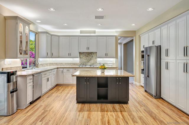 23860 Hollingsworth Dr, Murrieta CA: https://media.crmls.org/mediaz/707ccfd9-9858-4aec-bc0a-d3c52239011e.jpg
