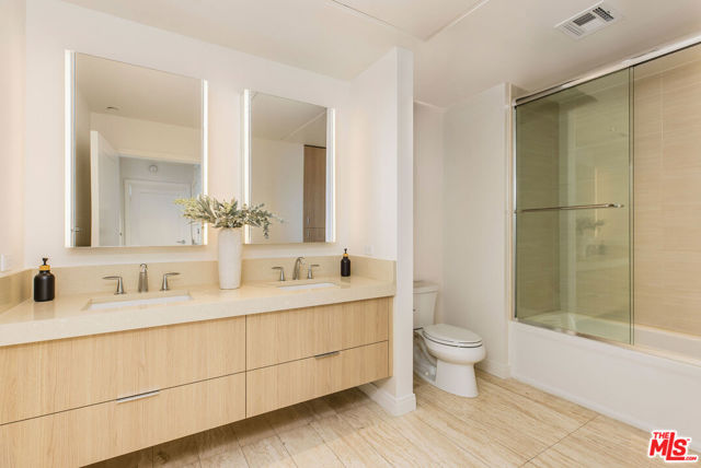 8500 Burton Way, Los Angeles CA: https://media.crmls.org/mediaz/707d1411-ef13-4c49-9d57-fbaf48b145d6.jpg