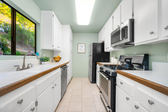 Detail Gallery Image 11 of 45 For 712 Portola Ter, Los Angeles,  CA 90042 - 3 Beds | 2/1 Baths