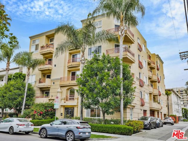 320 S Willaman Drive, Los Angeles CA: https://media.crmls.org/mediaz/707d8bd9-a910-4ba7-8acc-146111d9a015.jpg