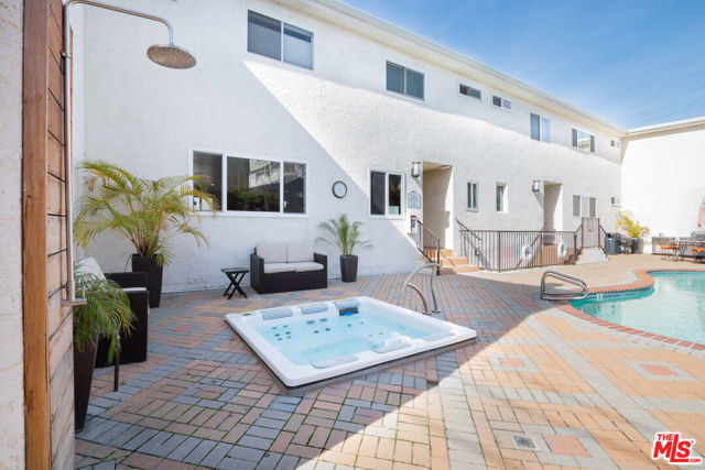 2721 2nd Street, Santa Monica CA: https://media.crmls.org/mediaz/707d90b5-78ad-43f8-9189-88bf36e87aa8.jpg