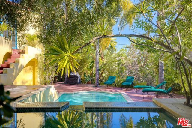 4778 Cromwell Avenue, Los Angeles CA: https://media.crmls.org/mediaz/707dfb00-e00f-40af-b99b-e12ed9628666.jpg