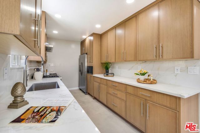 120 W Ellis Avenue, Inglewood CA: https://media.crmls.org/mediaz/707e5d6f-09a6-40be-a3a1-ecfb8270a2c0.jpg