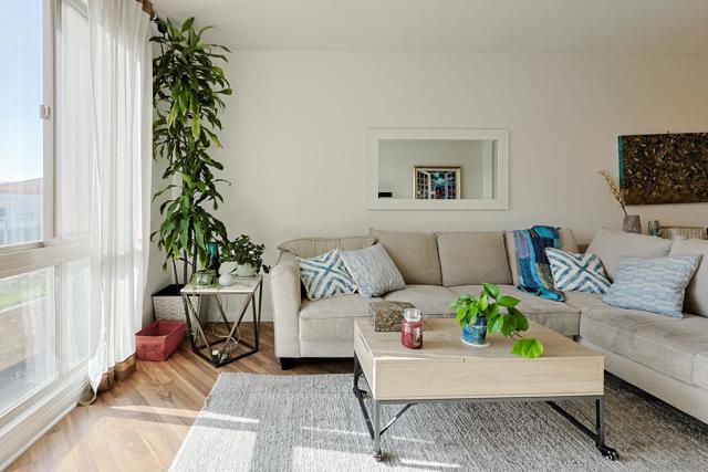 3887 Pell Place, San Diego CA: https://media.crmls.org/mediaz/707eb87b-da82-4472-8c7e-44a1abe29a18.jpg