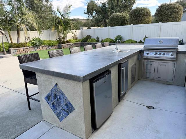 Detail Gallery Image 16 of 49 For 1564 Manzanita Hollow, Vista,  CA 92084 - 5 Beds | 4 Baths