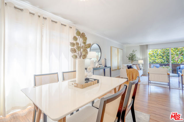 818 S Lucerne Boulevard, Los Angeles CA: https://media.crmls.org/mediaz/707f4d06-5eff-4cdf-9f31-15551d154954.jpg