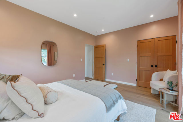 1280 S Sycamore Avenue, Los Angeles CA: https://media.crmls.org/mediaz/708055f2-9c3c-44d4-a68b-1fdeb2fb5ca5.jpg