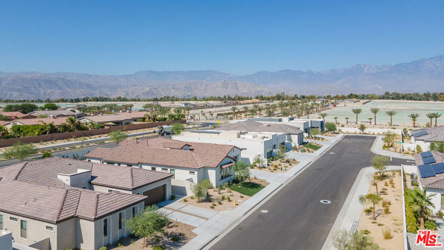 75601 Montage, Palm Desert CA: https://media.crmls.org/mediaz/70809f90-1203-4799-b673-55e508b12c61.jpg
