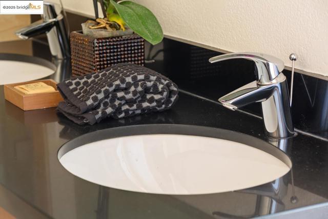 11718 Cranford Way, Oakland CA: https://media.crmls.org/mediaz/7081099c-f2e4-49f9-b31c-40ed94b53f0c.jpg