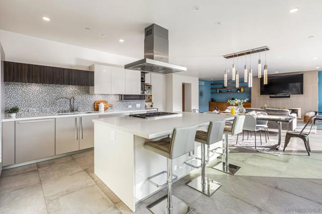 165 Pine Ave, Carlsbad CA: https://media.crmls.org/mediaz/70813d0e-cd5f-4d11-a05c-a44113ca85a5.jpg