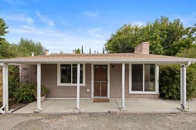 2160 Oakley Avenue, Menlo Park CA: https://media.crmls.org/mediaz/7081ebfa-3370-4e4d-bed9-eaa2d85bb109.jpg