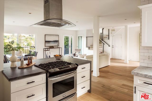 2162 Lyric Avenue, Los Angeles CA: https://media.crmls.org/mediaz/708225c8-1e50-4363-9df0-d06ce634beaf.jpg