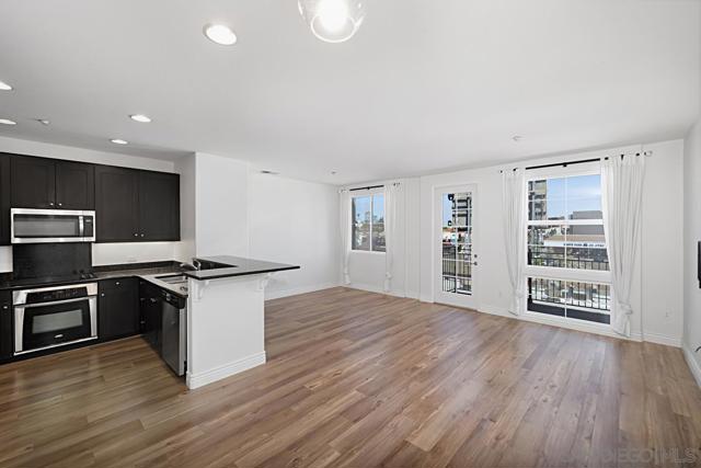 3957 30Th St, San Diego CA: https://media.crmls.org/mediaz/7082268a-079d-4fe4-892d-da4e1f120b97.jpg