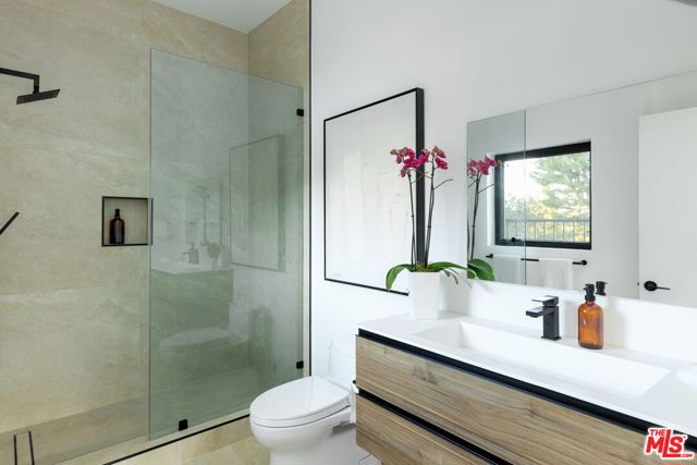 1935 Loma Vista Drive, Beverly Hills CA: https://media.crmls.org/mediaz/7082314a-4618-4274-9bc6-0807cc56d3bc.jpg