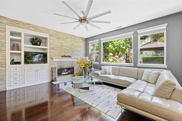 593 Paloma Court, Encinitas CA: https://media.crmls.org/mediaz/708266be-368a-4223-8fde-addd0e7d972b.jpg