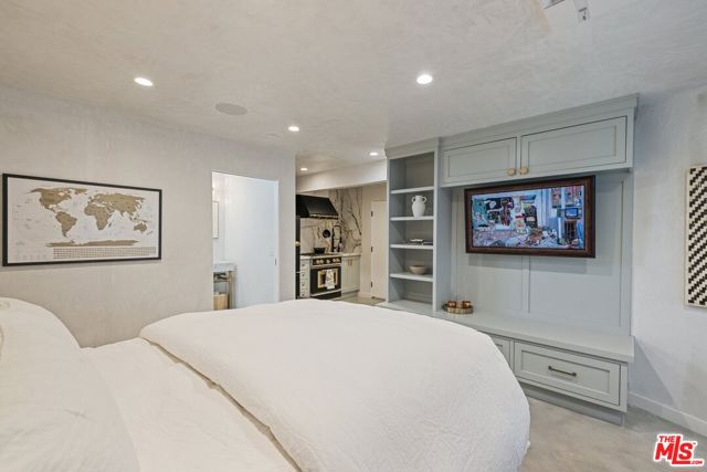 15 Reef Street, Marina del Rey CA: https://media.crmls.org/mediaz/70835d7c-4ce4-4978-9cf5-3e6ec9a35816.jpg