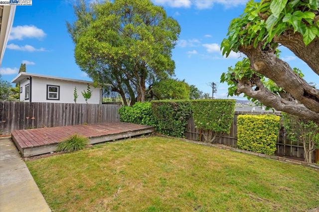 19678 Bernal Street, Castro Valley CA: https://media.crmls.org/mediaz/7083884d-2307-4218-b2a1-e82687ddac8a.jpg