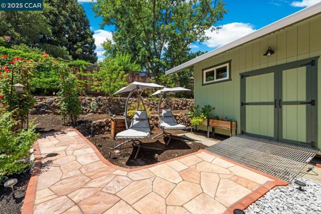 3121 Del Oceano Dr, Lafayette CA: https://media.crmls.org/mediaz/70842e4d-6663-46eb-9c48-86607a7a37e0.jpg
