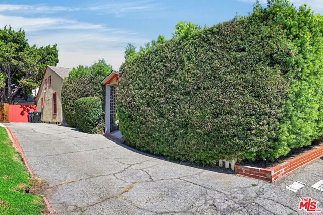 12151 La Maida Street photo 36