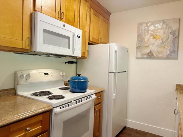 8129 Shelter Creek Lane, San Bruno CA: https://media.crmls.org/mediaz/7084498f-b3ff-48be-b36b-4b3a124f2491.jpg