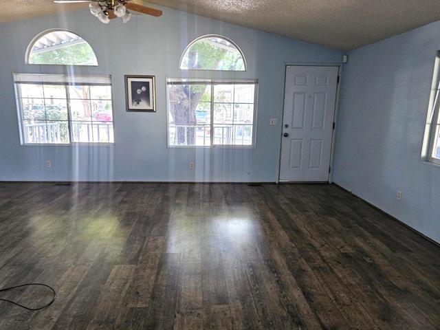 170 Sunset Circle, Vacaville CA: https://media.crmls.org/mediaz/70847c6d-5707-4630-8bbf-8bd5ef7be9d9.jpg