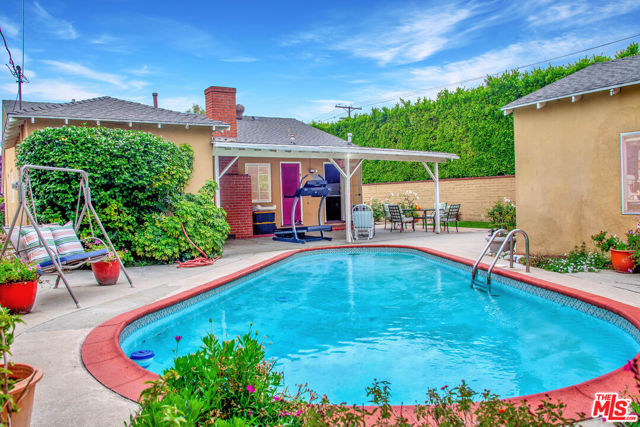 12455 Cumpston Street, Valley Village CA: https://media.crmls.org/mediaz/70848c67-47e3-479a-840f-9466eaca8045.jpg