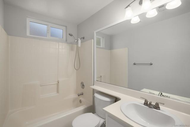 500 Lands End Way, Oceanside CA: https://media.crmls.org/mediaz/70850869-e353-4a62-9b42-427d04c4d363.jpg