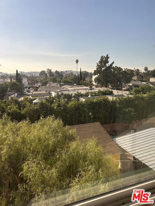 2112 S Highland Avenue, Los Angeles CA: https://media.crmls.org/mediaz/70857091-134e-4adb-9c5a-112918bcc90e.jpg