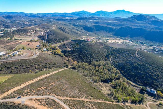 18408 Sweet Ln, Ramona CA: https://media.crmls.org/mediaz/7085ee20-56f8-4965-85e9-ddb78dc75220.jpg