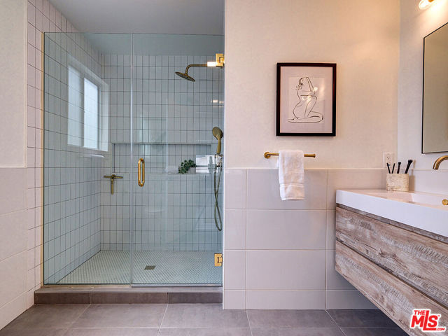 422 W Avenue 37, Los Angeles CA: https://media.crmls.org/mediaz/70862fe5-719f-4ad9-b093-86febab05d93.jpg